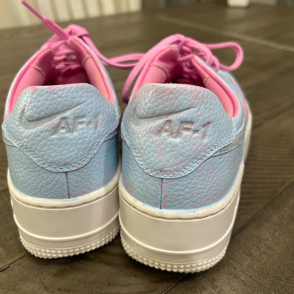 Nike Women's Air Sneakers in Pink and Light Blue - Picture 8 of 15